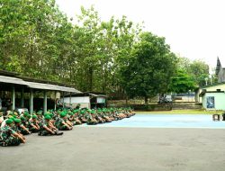 Dandim 0730/Gunungkidul Memberikan Jam Komandan Kepada Seluruh Prajurit dan PNS