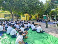 Materi Wasbang Diberikan Danramil 11 Polokarto Kepada Siswa Siswi MTs Muhammadiyah Blimbing