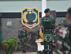 Batalyon Infanteri Mekanis 202/Tajimalela Laksanakan Uapacara Bendera dilanjutkan Pemberian Penghargaan bagi Prajurit Berprestasi
