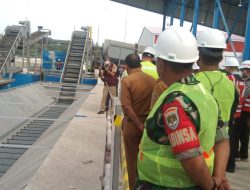 Wakili Danramil 05/Bantargebang Peltu Feru Ikut Dampingi Kunjungan PLT Gubernur DKI Jakarta di TPST Bantargebang