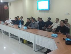 Wakapolres rakor bersama Stakeholder pengamanan Lanjutan Sepakbola Liga 3 di Stadion Patriot Chandrabaga Kota Bekasi