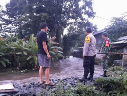 KESIAPAN BABINSA KORAMIL DUREN SAWIT CEK ARUS AIR SUNGAI DI MUSIM PENGHUJAN
