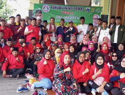 Jumat Berkah Dan Penanaman Pohon Di Bantaran Kali Ciliwung Di Gelar Oleh FLO DKI Jakarta