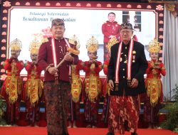 Kasad Terima Gelar Kesultanan Bangkalan Madura