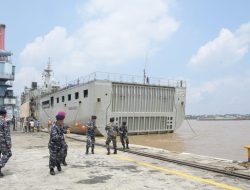 Prajurit Lanal Palembang, Sambut KRI Banda Aceh-593 Di Dermaga B Pelabuhan Boom Baru Palembang
