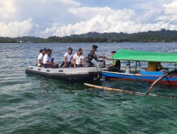 TNI AL Simeulue Berikan Bantuan Sembako Kepada 30 Nelayan Tradisional