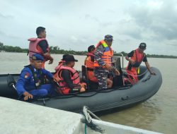 Personel TNI AL Lanal TBA, Polairud dan Basarnas Temukan Jenazah Nelayan di Perairan Bagan Asahan