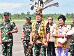 Danlantamal XII Dampingi Panglima TNI Tinjau Lokasi Satgas Pamtas di Jagoi Babang