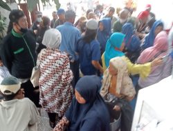 HJ.Selvi,SE Ketua DPW Relawan Erick Tohir Dan Juga Ketua KPW Gelar Jumat Berkah Dan Bagi Bingkisan Ramdahan