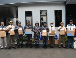 Jelang Hari Raya Idul Fitri 1444 H/Tahun 2023 M, Lanal Bandung Bagikan Paket Lebaran dan Gelar Bazar Murah Secara Serentak