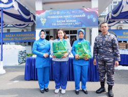 Lanal Lhokseumawe Serahkan Paket Lebaran Kepada Masyarakat dan Prajurit Lanal Lhokseumawe
