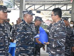 Lanal TBA Serahkan Paket Lebaran dan Gelar Bazar Murah Bagi Prajurit