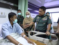 Kasad Jenguk Prajurit Korban Penyerangan KST Papua di RSPAD