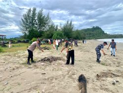 Bersinergi Untuk Lingkungan Pesisir, Pangkalan TNI AL Simeulue Gelar Giat Peduli Kebersihan Pantai