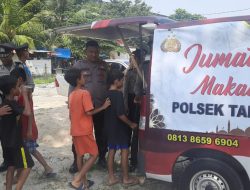 Polsek Tanjung Priok Polres Metro Jakarta Utara Menggelar Kegiatan Jumat Berkah Dengan Pembagian Nasi Kotak