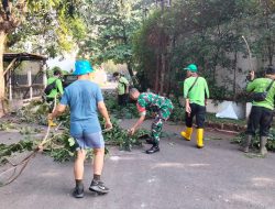 Babinsa Menteng Kerja Bakti Bersama Tiga Pilar Dan Warga