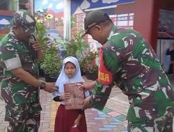 Menjadi Pembina Upacara di Sekolah, Babinsa Beri Apresiasi Kepada Siswa Berprestasi