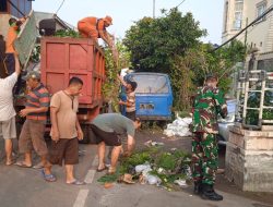 Babinsa Koramil 03/Senen Kodim 0501/JP Kerja Bakti Bersama Warga Binaan