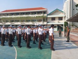Koramil 01/Menteng Mengisi Materi MPLS SMA Santa Theresia Dengan Latihan PBB.