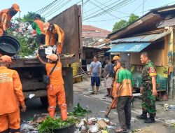 Babinsa Koramil 08/JB dan PPSU serta warga Melaksanakan Kerja Bakti Bersama