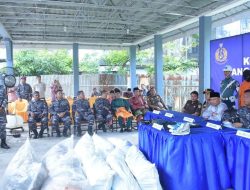 Pangkalan TNI AL Dumai Serahkan KLM Putra Sejahtera 9 Kepada KPPBC TMP C Bengkalis