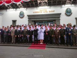 Komandan Lanal Bandung Hadiri Upacara Pengukuhan Pengibar Bendera Pusaka Tingkat Provinsi Jawa Barat Tahun 2023