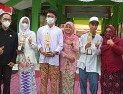 SMAN 53 Jakarta Di HUT Kemerdekan R.I 78 Berikan Pin Duta Pancasila dan Duta Lingkungan