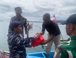 Meriahkan HUT Ke-78 Republik Indonesia, Pangkalan TNI AL Simeulue Berbagi Kebahagiaan Kepada Nelayan di Perairan Teluk Sinabang