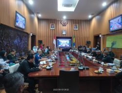 Komandan Lanal Bandung Hadiri Rapat Pleno Darurat Sampah Tingkat Kota Bandung