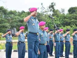 Tekankan Membaca Situasi di Tahun Pemilu, Aspotmar Danlantamal XII Pimpin Upacara Bendera Tujuh Belasan