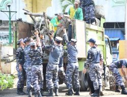 Jalin Kerukunan Antar Umat Beragama, TNI AL Lanal TBA Adakan Pembersihan Masjid Raya Kota Tanjungbalai