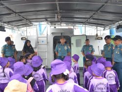 Kenalkan Dunia Bahari, Lanal Dumai Ajak Siswa-Siswi TK Negeri I Sungai Sembilan Kunjungi Mako Lanal Dumai dan KAL Tedung I-1-37