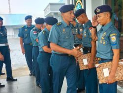 Komandan Lanal Sabang Berikan Reward Kepada Prajurit Berprestasi