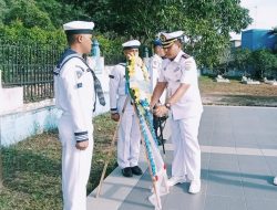 Danlanal Bintan Pimpin Upacara Ziarah Tabur Bunga di TMP Trikora Dalam Rangka Hari Armada RI Tahun 2023