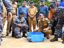 Pelepasan Tukik Dalam Rangkaian Serah Terima Posal Pulau Jemur ke Lanal Dumai