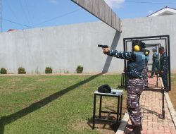 Kowal Lanal Bengkulu Laksanakan Menembak Pistol di Lapangan Tembak Indoor Lanal Bengkulu
