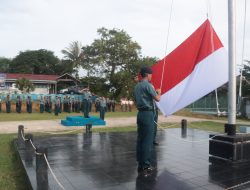 Prajurit Lanal Dabo Singkep Laksanakan Upacara Bendera Tanggal 17