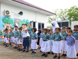 Upacara HUT Ke-77 Yayasan Hang Tuah di TK Hang Tuah Dumai